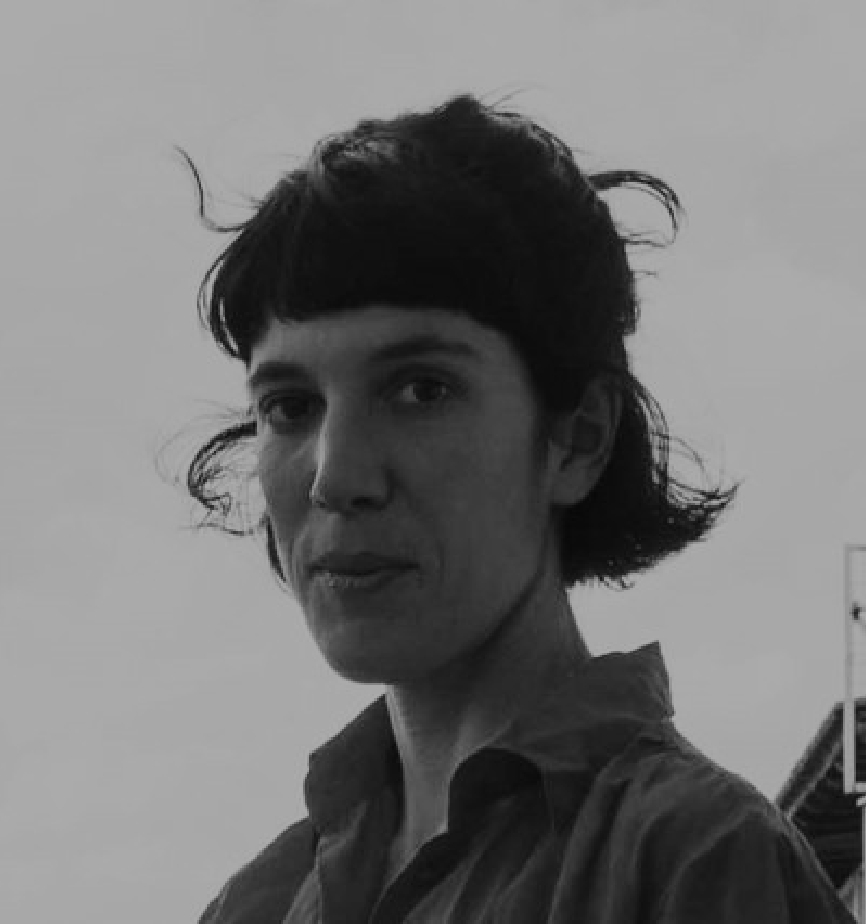 portrait  photo of Zoe A Holman, writer and journalist 